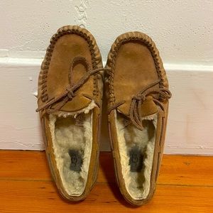 Ugg Dakota moccasins